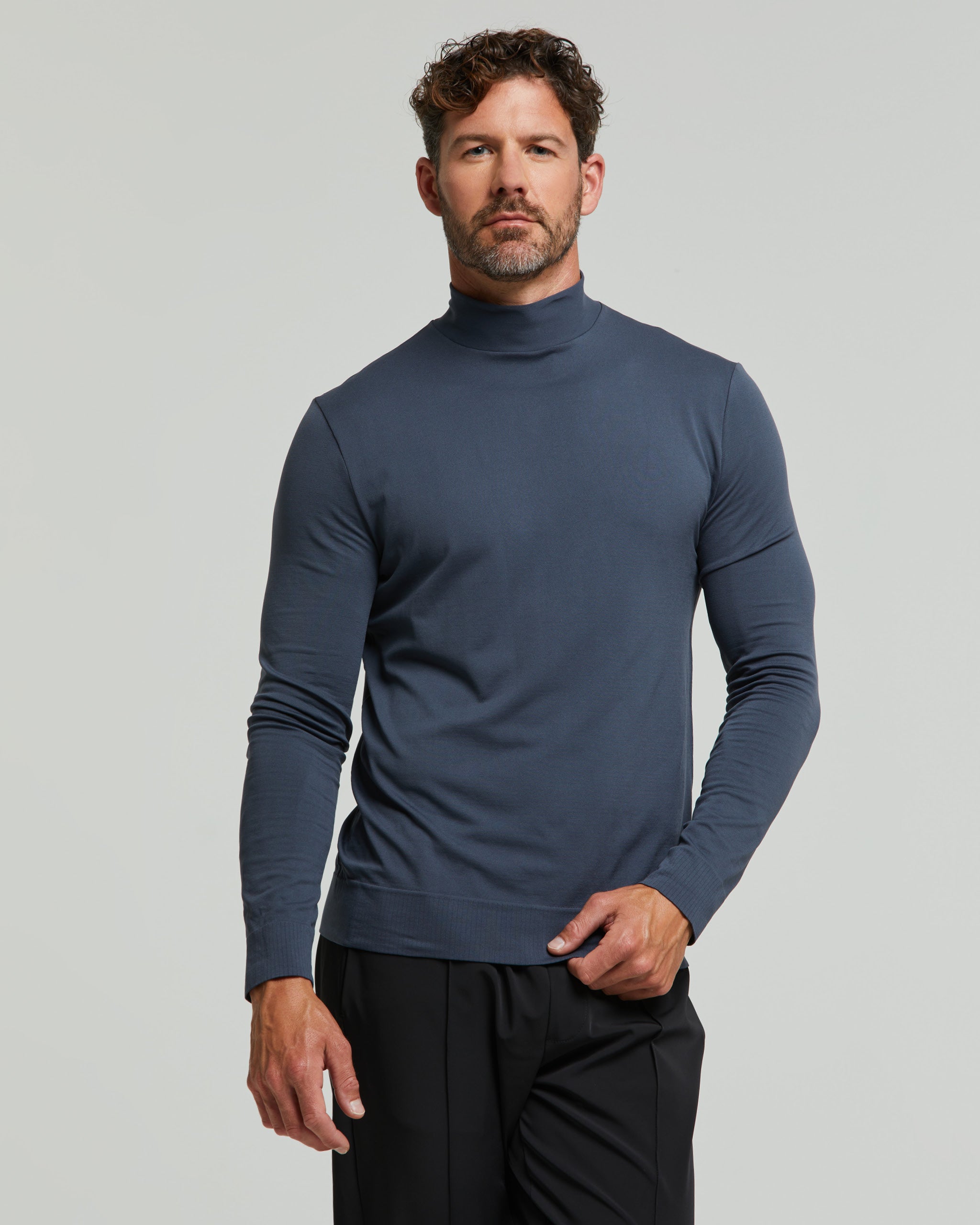 Men's seamless turtleneck sweater