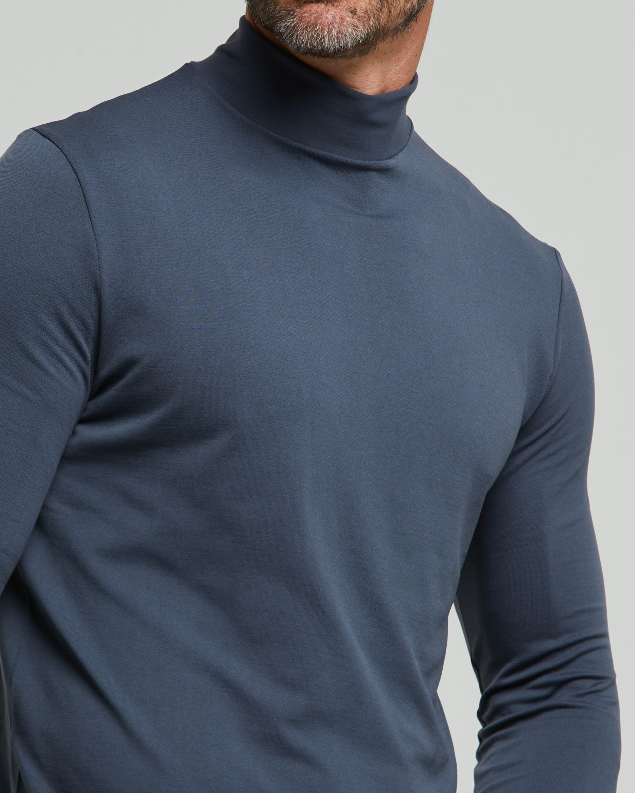 Men's seamless turtleneck sweater