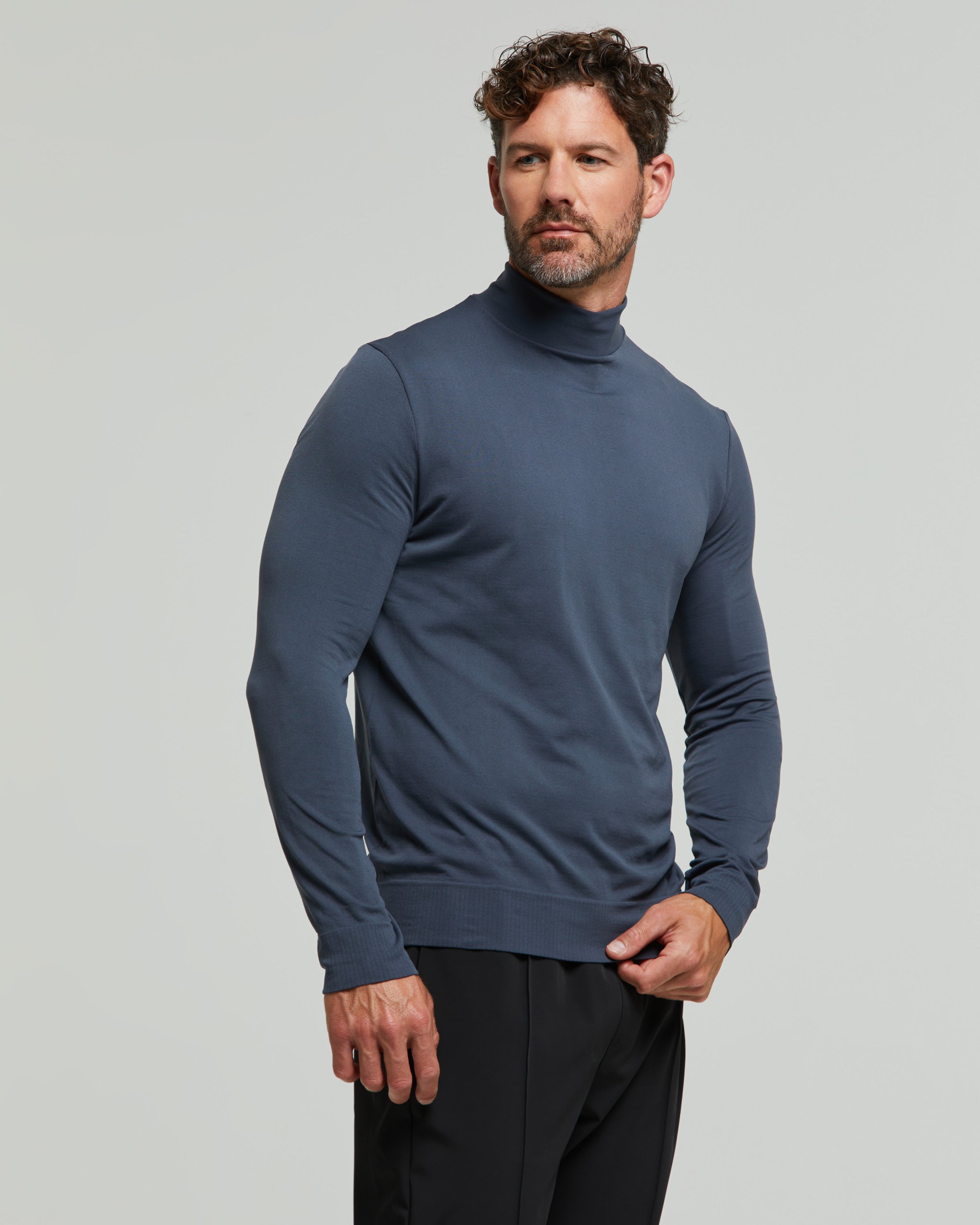 Men's seamless turtleneck sweater