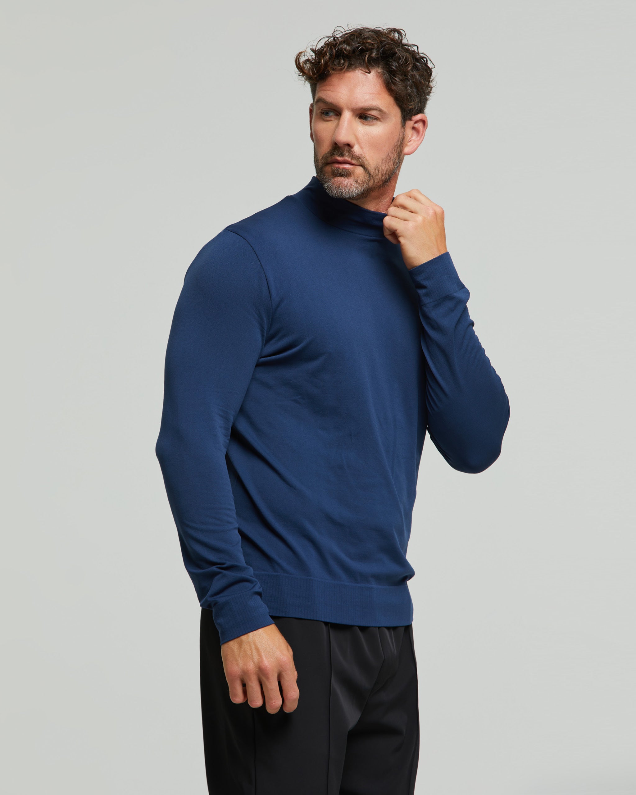 Men's seamless turtleneck sweater