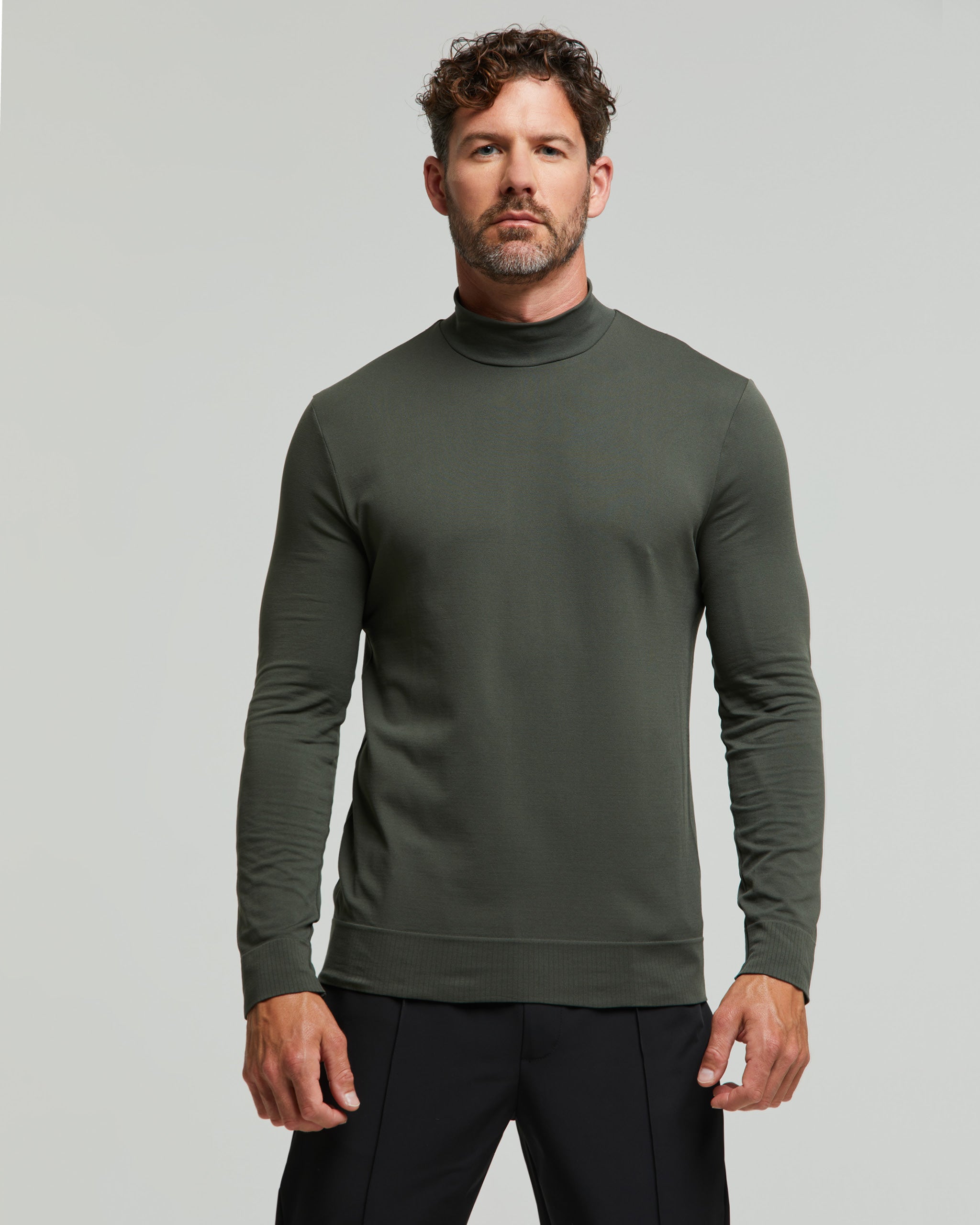 Men's seamless turtleneck sweater