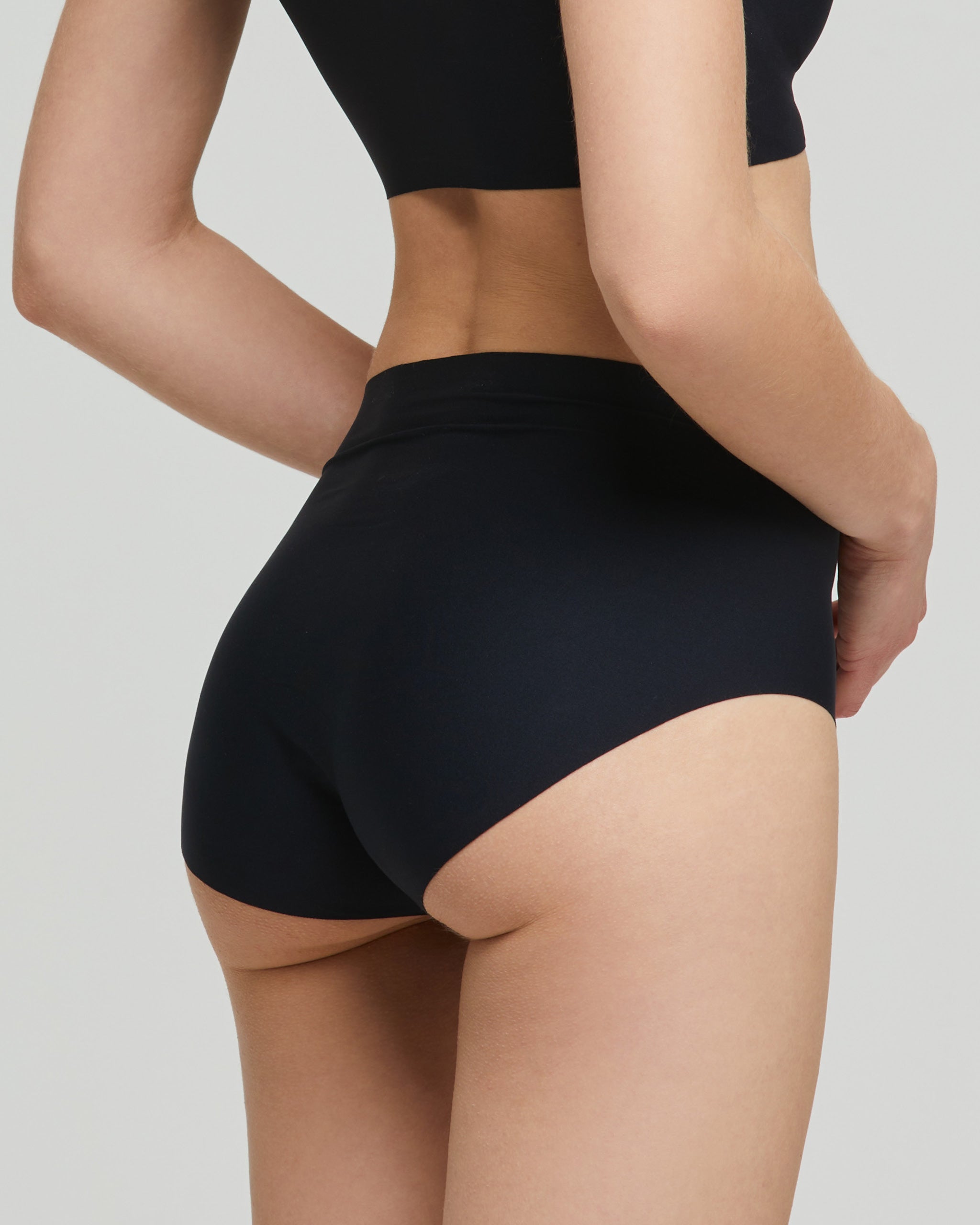 Second skin high-waisted briefs