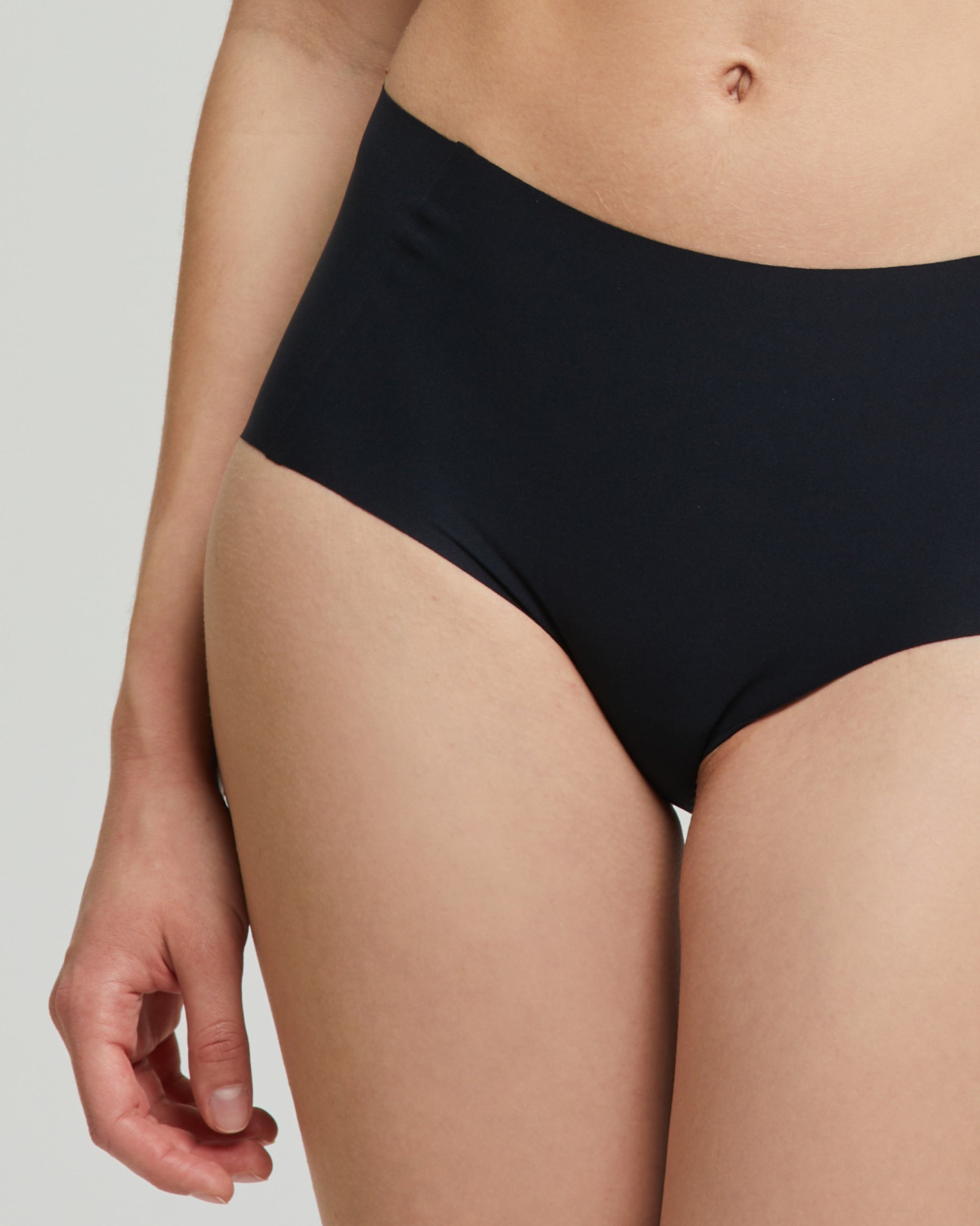 Second skin high-waisted briefs