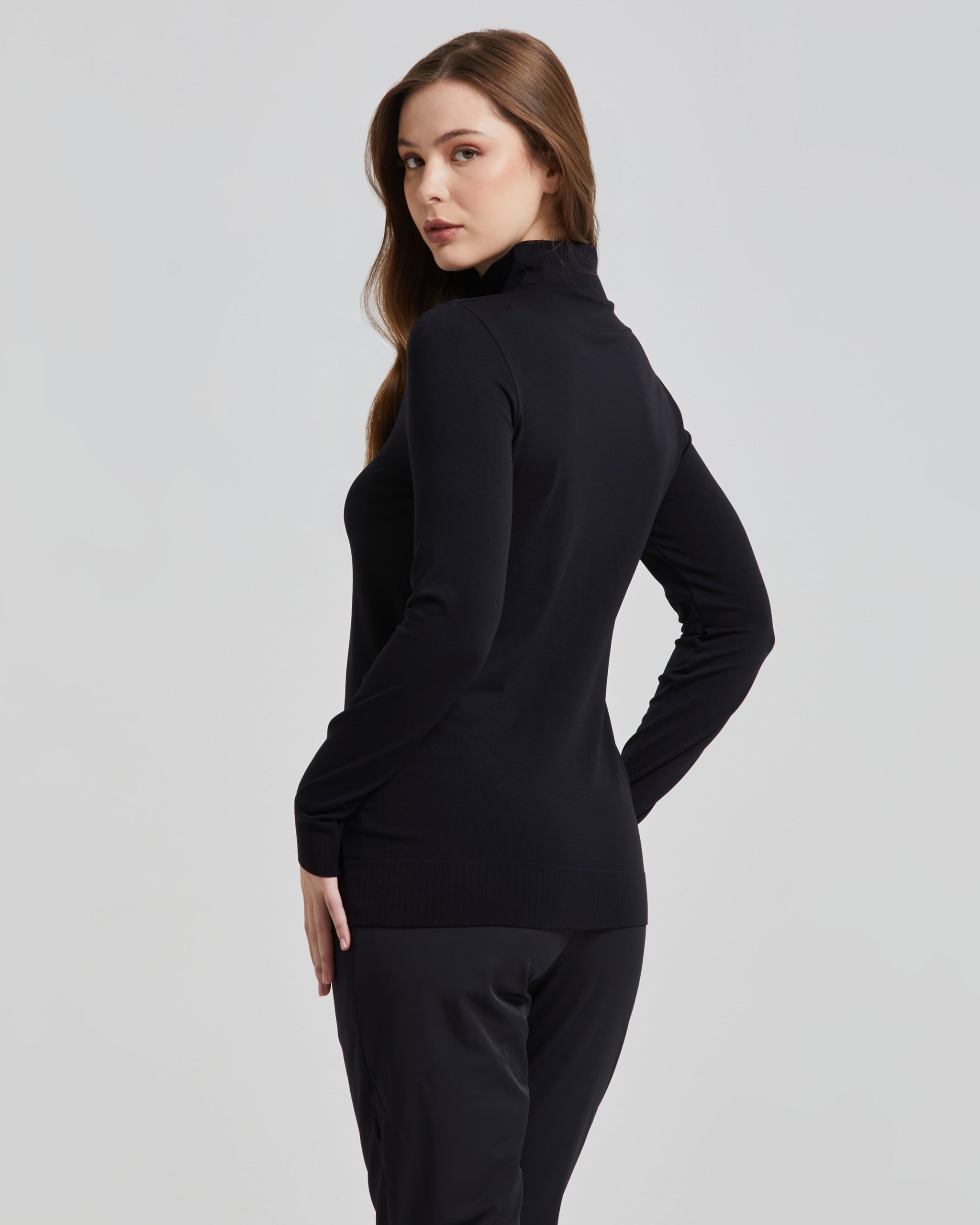 WOMEN'S SEAMLESS FUNNEL NECK TOP