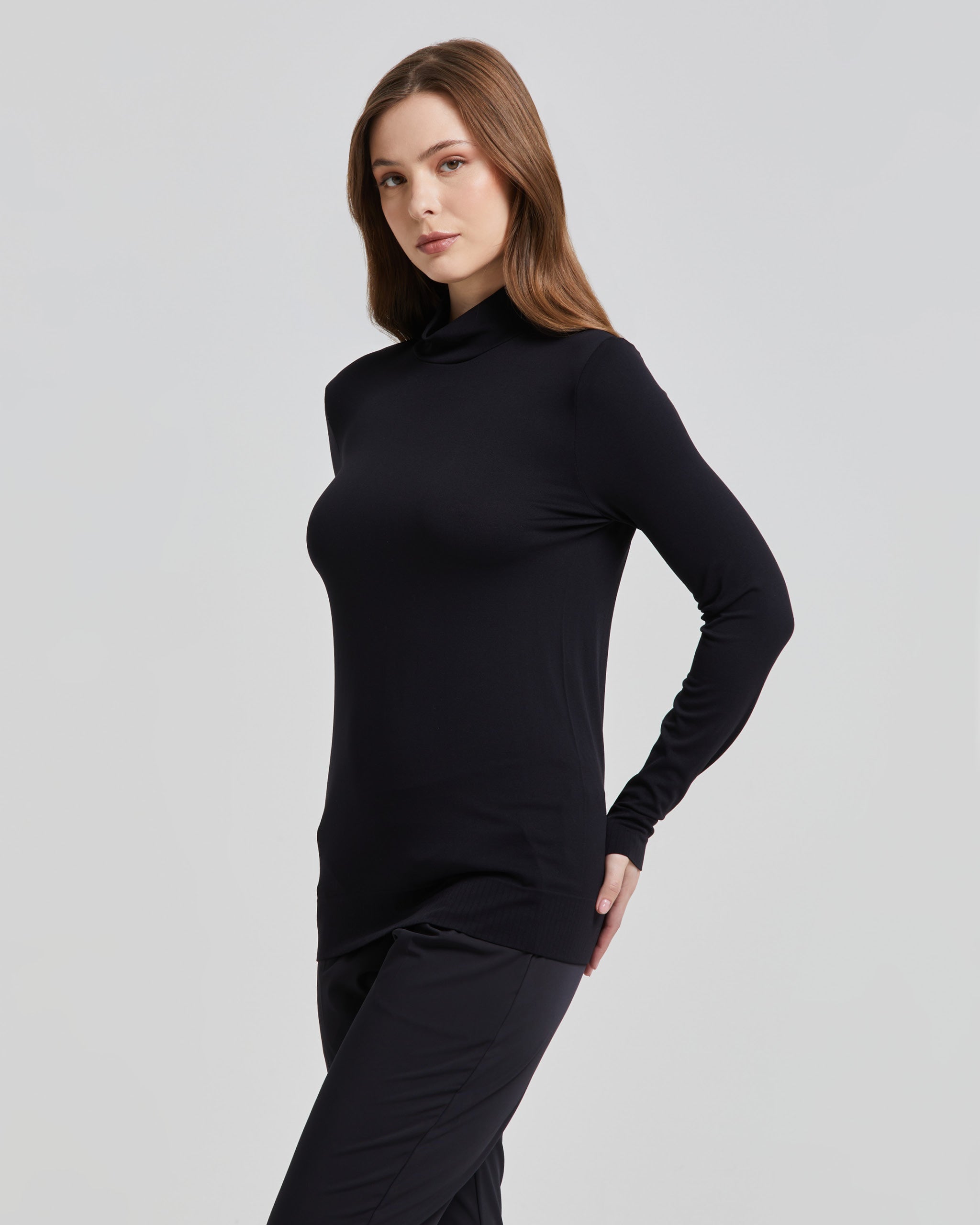 WOMEN'S SEAMLESS FUNNEL NECK TOP