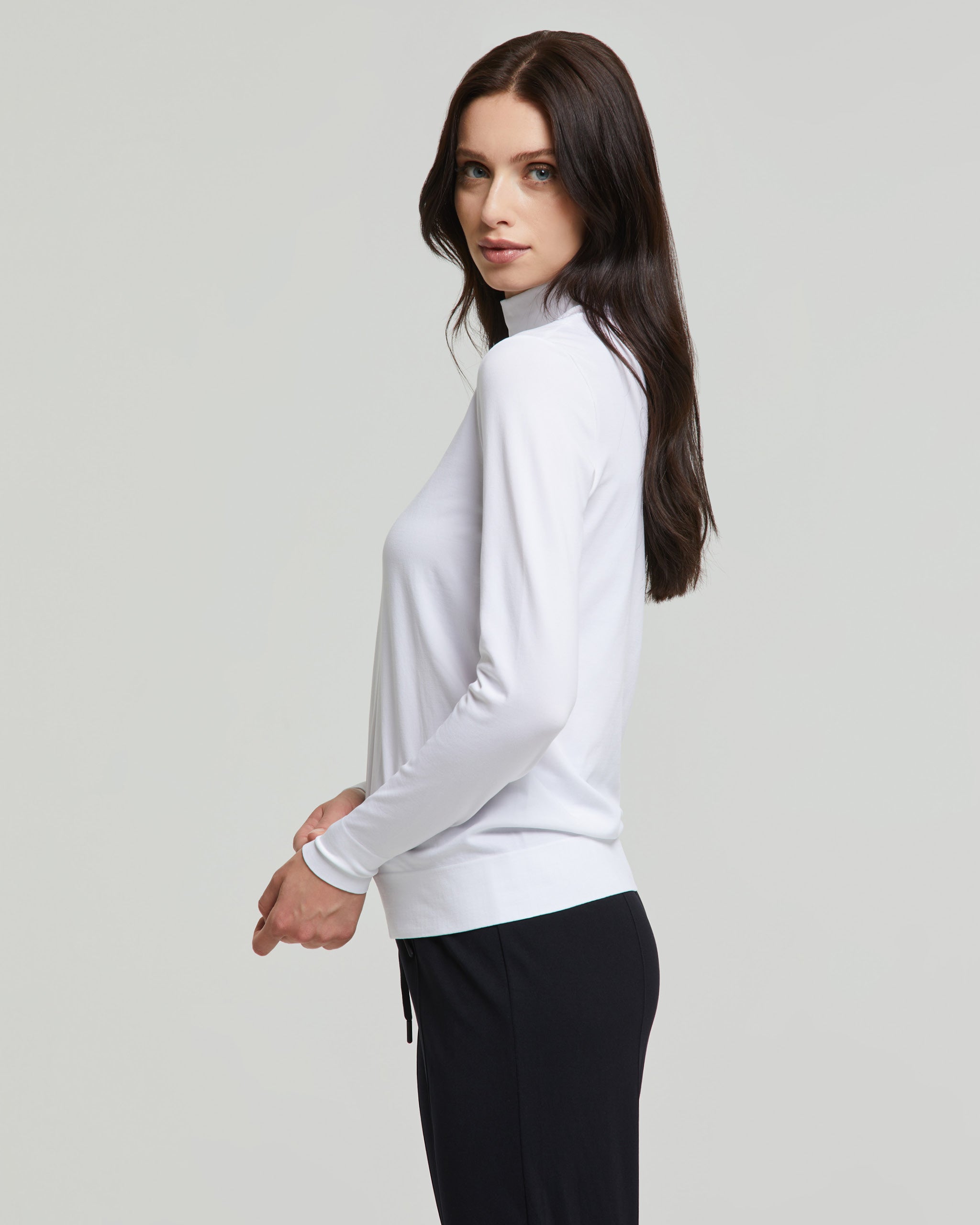 Women's seamless turtleneck sweater