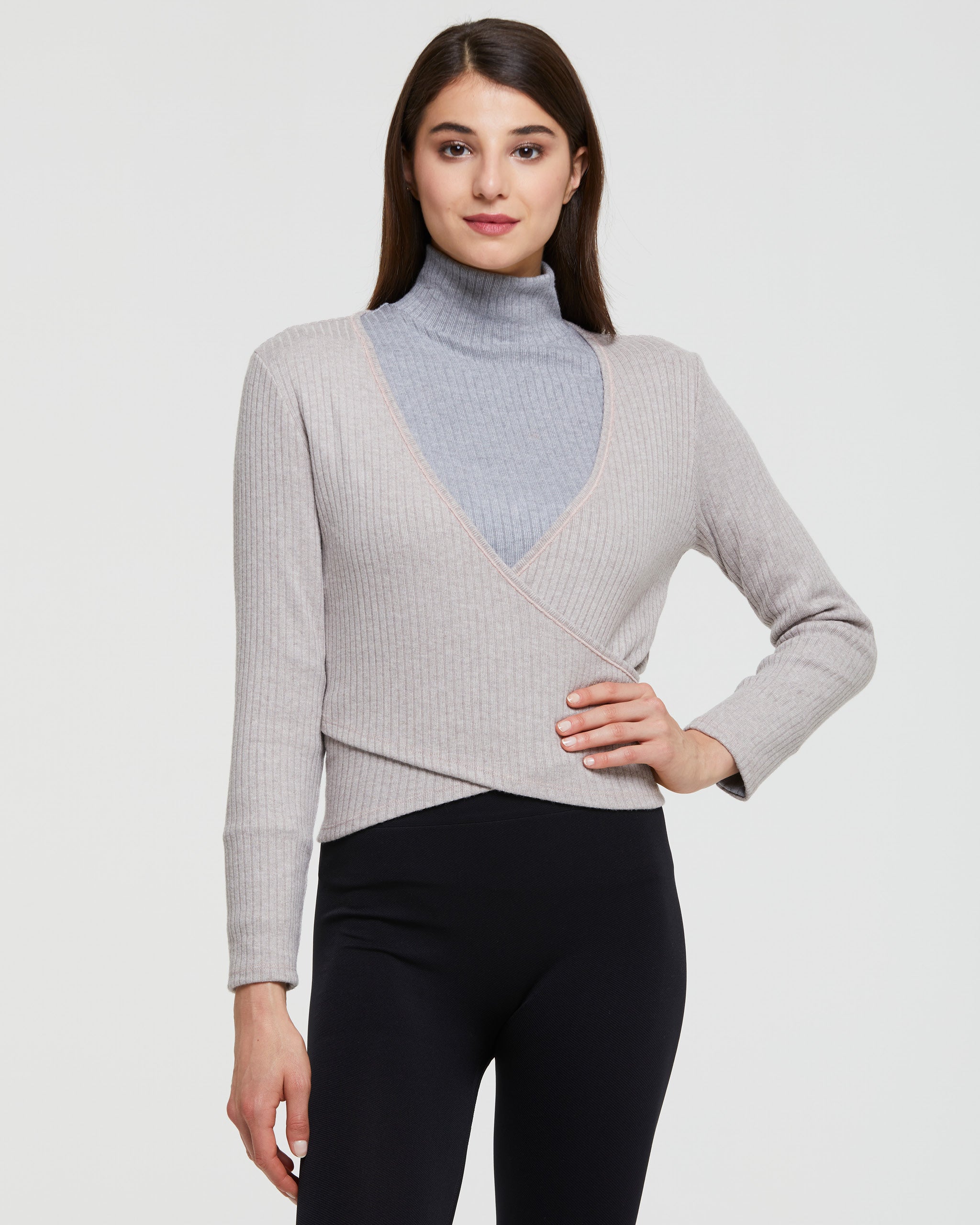 RIBBED TOP WITH A CROSSED PATTERN 