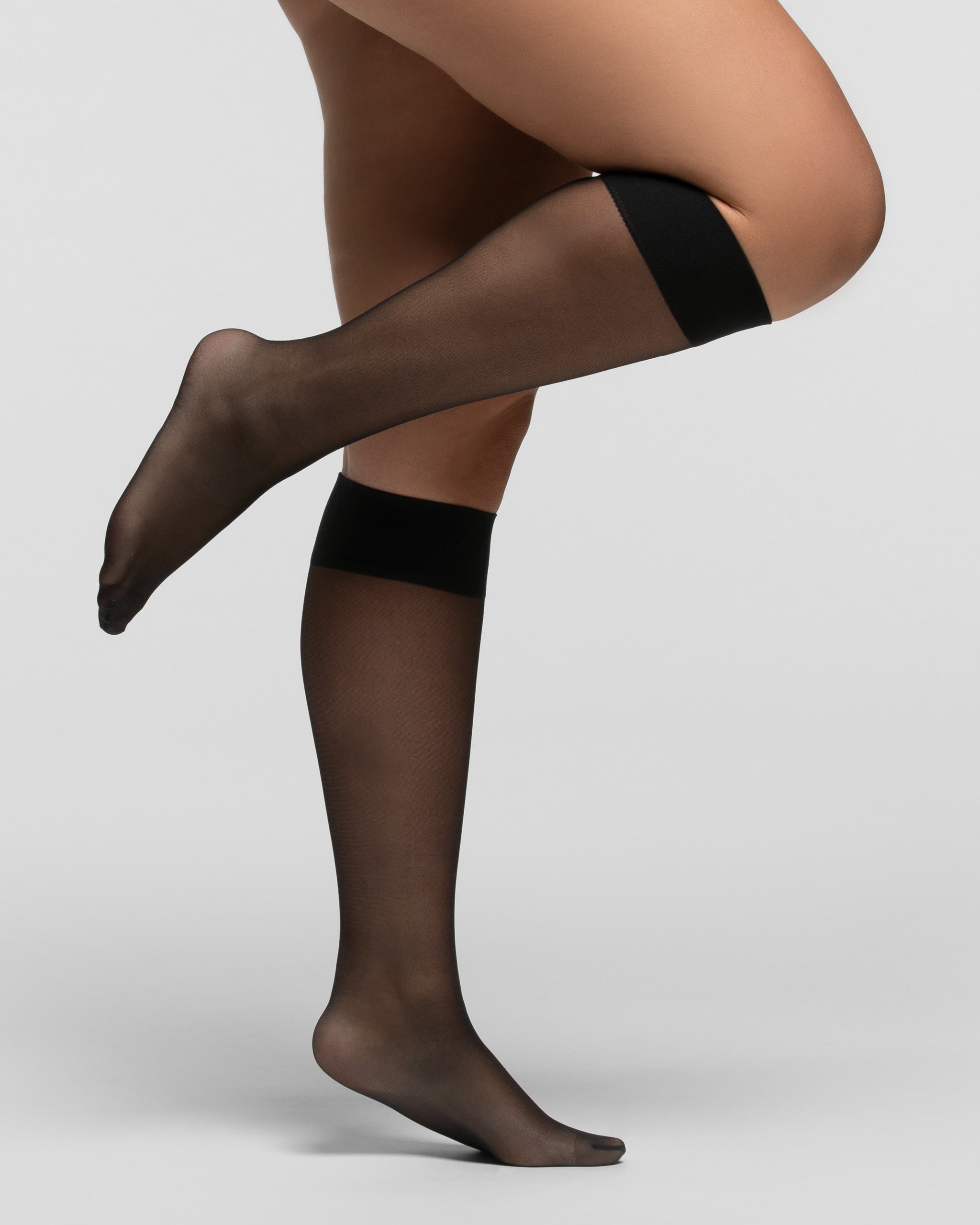 COMFORT SIZE 20 denier knee highs x2